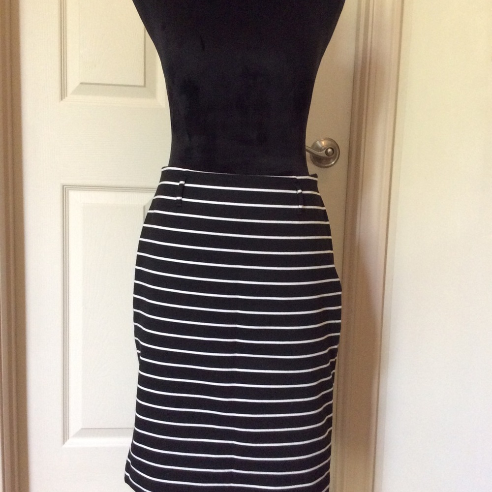 White House Black Market mini